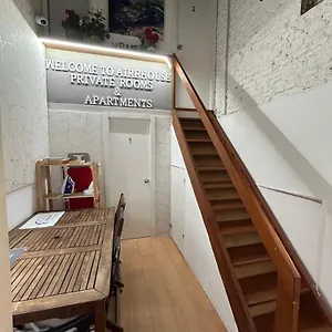 Homestay Airbhouse Private &, Seville